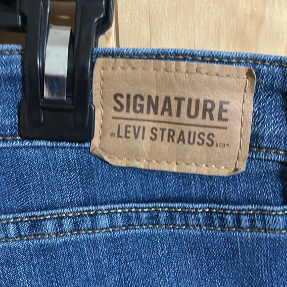Levi’s Signature Mid-Rise Bootcut Jeans - Picture 6 of 6